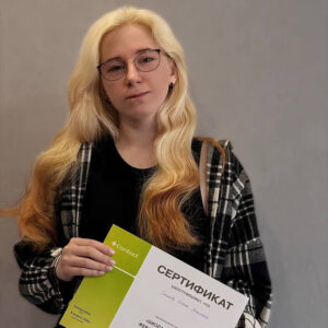 7 апреля наш врач стоматолог-терапевт Ульянова Оксана Николаевна прошла обучение по жевательным реставрациям в Кемерово